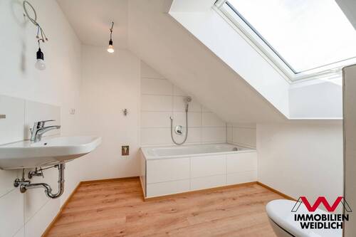 Bad im Dachgeschoss - 
