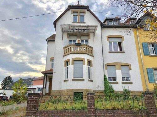 Hausansicht - Schöne 3 ZKB Obergeschosswohnung mit KFZ-Stellplatz in Meisenheim zu vermieten