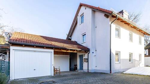 Hofansicht - 4 Zimmer Mehrfamilienhaus, Wohnhaus zum Kaufen in Haar