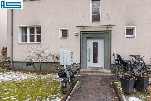 Hauseingang - 2 Zimmer Etagenwohnung in Berlin