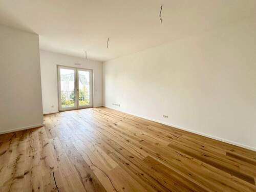 helles Wohnzimmer - 3 Zimmer Etagenwohnung in Dresden