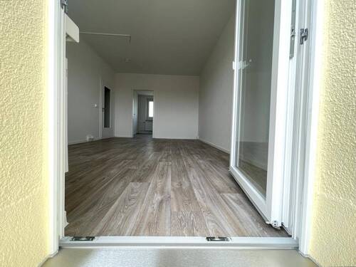abgesenkter Balkonaustritt - 3 Zimmer Etagenwohnung in Chemnitz