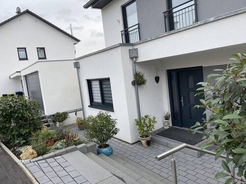 Eingangsbereich - Schönes,neues Einfam.Haus mit Doppelgarage und großer Südterrasse mit Überdachung