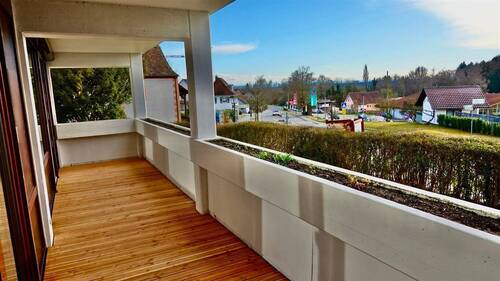 großer Balkon mit Blick Richtung Süden - 