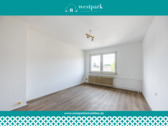 Wohnzimmer - Erstbezug nach Sanierung! 3-Zimmer Wohnung mit Balkon am Volkspark Schwelgern