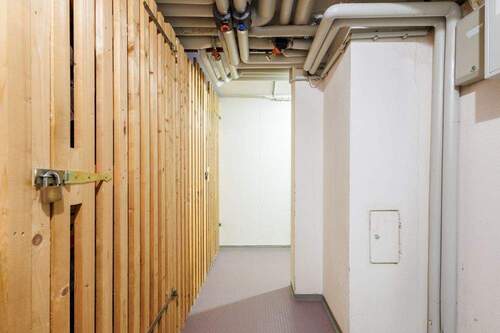 Kellerabteil mit Fenster - 