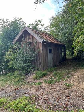 Schuppen im oberen Grundstück.jpg - 6 Zimmer Bauernhaus, Landhaus zum Kaufen in Colmberg