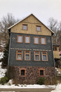 Aussenansicht - Solides Dreifamilienhaus mit Teilvermietung und Gestaltungsspielraum