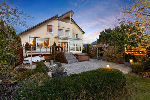 Nachtansicht - 6 Zimmer Einfamilienhaus in Falkensee