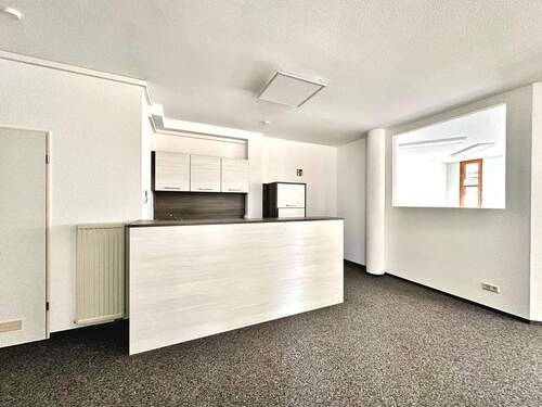 Empfang mit Küchentheke.jpg - 6 Zimmer Büro zur Miete in Tettnang