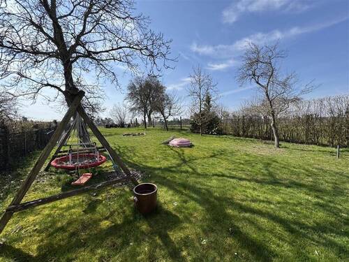 Garten mit genügend Platz für Kinder - 