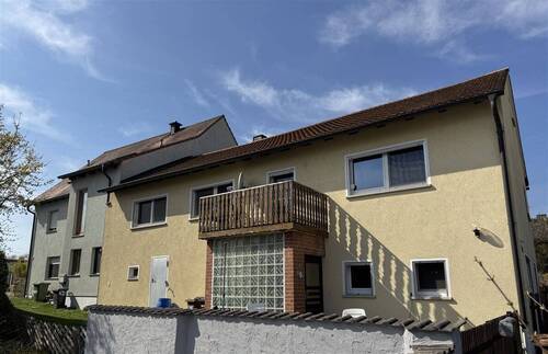 Blick von Osten auf die zwei Häuser - 1 Zimmer Mehrfamilienhaus, Wohnhaus zum Kaufen in Ansbach