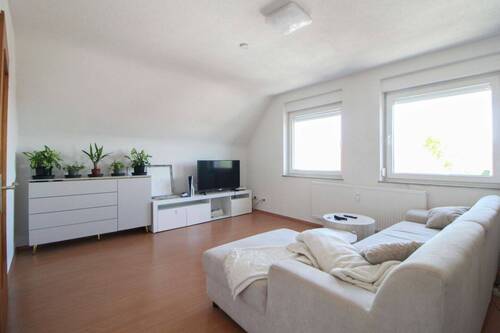 Wohnzimmer - 3 Zimmer Einfamilienhaus zum Kaufen in Kleinsachsenheim