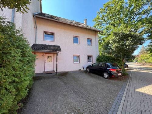 Frontansicht-1 - 3 Zimmer Etagenwohnung zur Miete in Isenbüttel