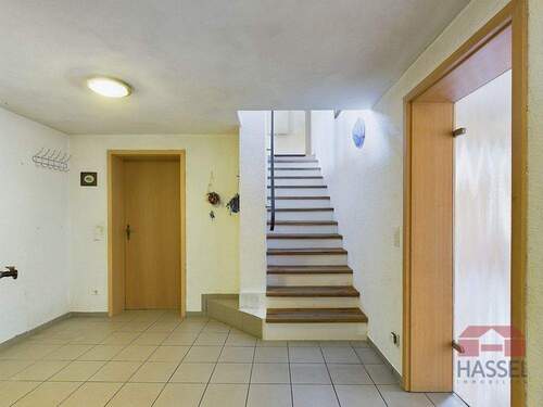 Bitte in die oberen Privaten Räumlichkeiten - 