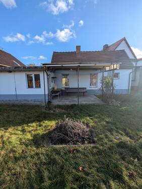 überdachte Terrasse - Einfamilienhaus mit 120,00 m&sup2; in Bernsdorf zum Kaufen