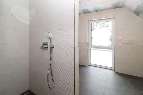 Badezimmer Dachgeschoss - 