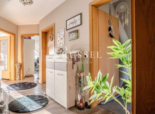 Der einladende Flur - 4 Zimmer Etagenwohnung zum Kaufen in Cloppenburg