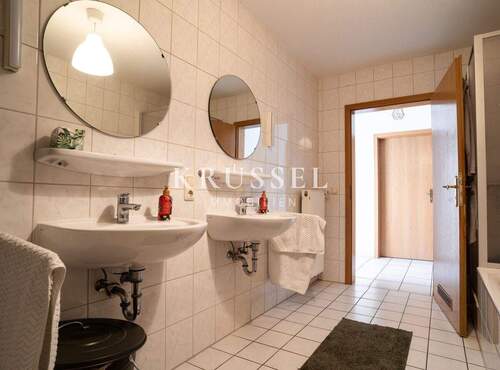 Das geräumige Badezimmer - 