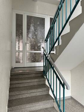 Treppenaufgang zu Praxis 1.OG - 