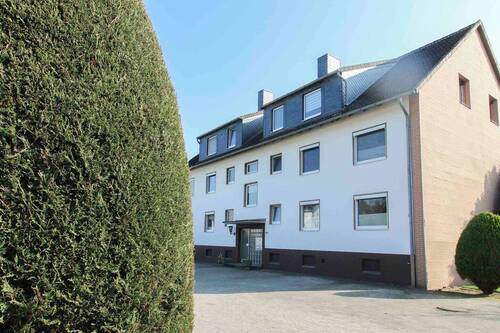 Hausansicht - Sonnige Dach-Geschosswohnung in Schulenburg mit einem schönen Weitblick