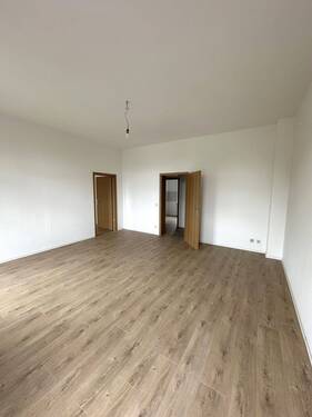 Wohnzimmer Ansicht 2 - ++Frisch sanierte 3-Raumwohnung ab sofort++