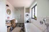 Badezimmer (2. OG) - 