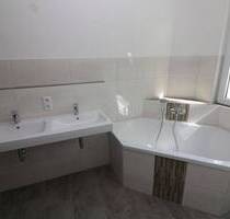 Wer´s GROß mag***Neu sanierte Etagenwohnung mit Wanne, Dusche u. 2 Balkonen!!! - Freiberg
