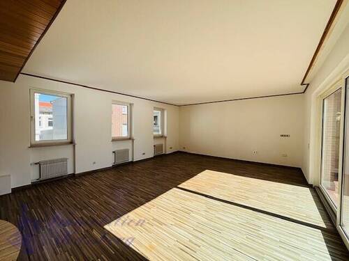 Wohn - Etagenwohnung mit 200,00 m² in Detmold zur Miete