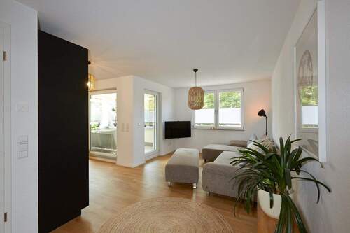 Wohnzimmer - 4 Zimmer Etagenwohnung in Weinstadt