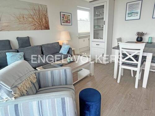 Wohn-/Essraum mit Blick zur offenen Küche - 