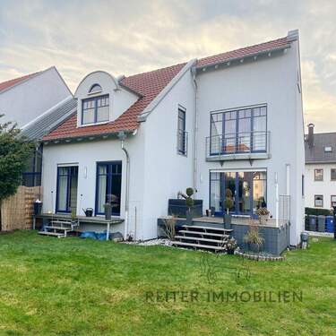 Gartenansicht - Mittelkalbach: Moderne Doppelhaushälfte mit großzügigem Garten und Einbauküche