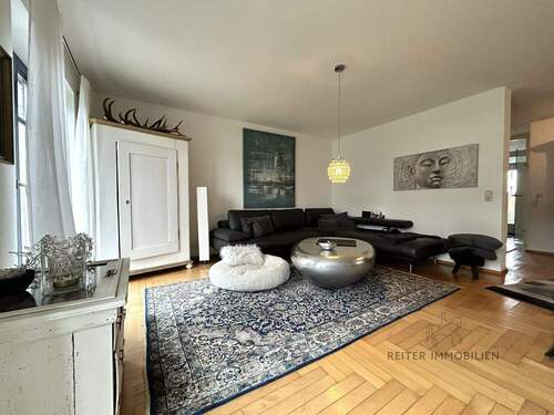 großzügiges Wohnzimmer mit Terrassen-und Gartenzugang - 3 Zimmer Doppelhaushälfte in Kalbach