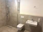 Badezimmer mit Dusche - 