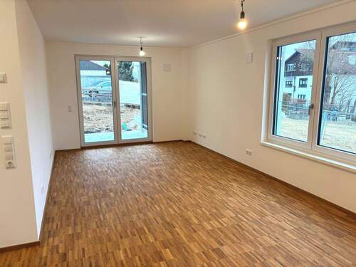 Wohnzimmer mit Terrassenzugang - Etagenwohnung mit 82,70 m&sup2; in Markt Schwaben zur Miete