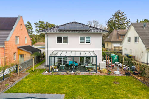 Hausansicht - Hochwertiges Einfamilienhaus mit Pool und bester Ausstattung in Toplage von Falkensee