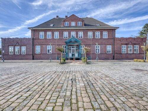 Aussenansicht - Ihr Unternehmen in einem Stück Leeraner Stadtgeschichte...