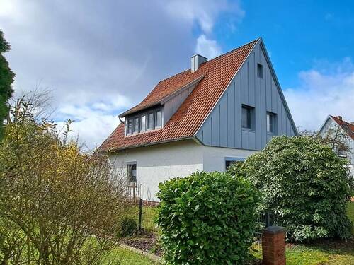 Straßenseite - Familiendomizil für eine oder zwei Familien ...