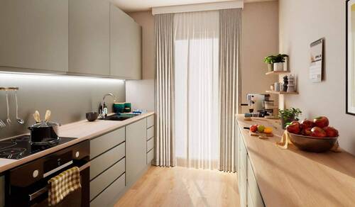 Küche mit einem bodentiefen Fenster - 4 Zimmer Etagenwohnung zum Kaufen in Berlin