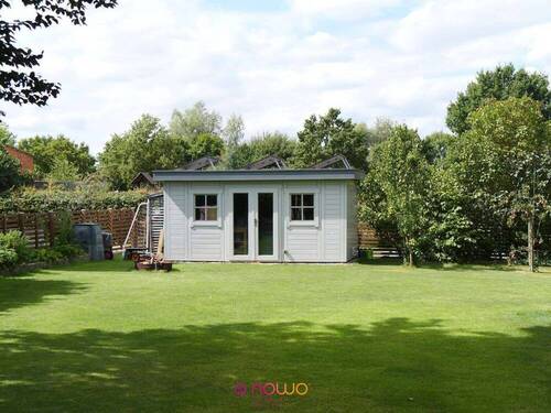 Gartenhaus mit Balkonkraftwerk - 
