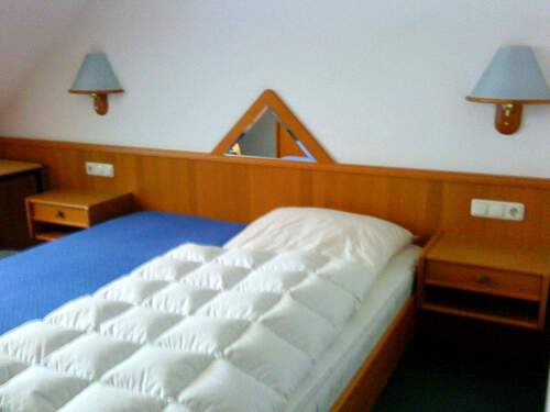 Zimmer/Bett - Achtung Wochenendheimfahrer!!! Modernes möbliertes Appartment mit Kfz-Stellplatz in SchwanstettenOT. Schwand