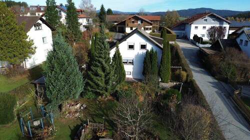 Drohnenansicht West - 6 Zimmer Einfamilienhaus zum Kaufen in Regen