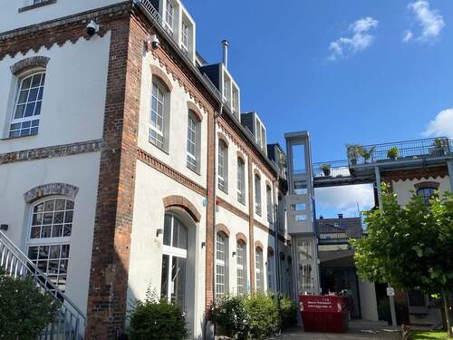 Hausansicht - *Moderne Bürofläche im charmanten, denkmalgeschützten Kutscherhaus*