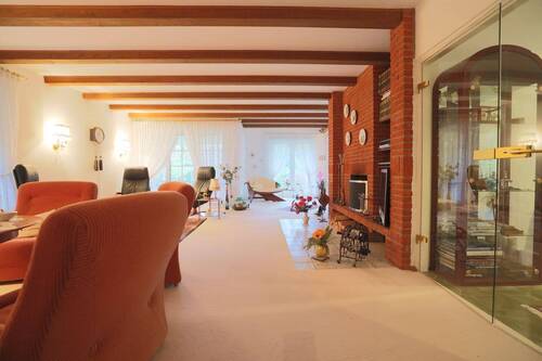 Großer Wohnbereich mit angrenzendem Esszimmer - Einfamilienhaus mit 213,00 m&sup2; in Buchholz in der Nordheide zum Kaufen