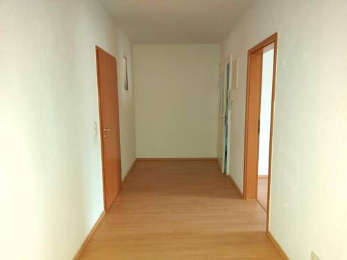 Flur - Etagenwohnung mit 73,00 m&sup2; in Gera zur Miete