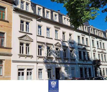 Hausansicht - Für Eigennutzer - Himmlische Dachwohnung über zwei Ebenen! Individuelle Raumaufteilung, Balkon!