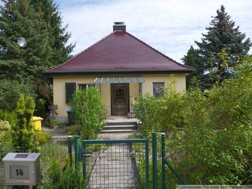 2024_07_26_Waldstraße_14_Hoyerswerda_002 - Mitten im Grünen 'kleines Einfamilienhaus'