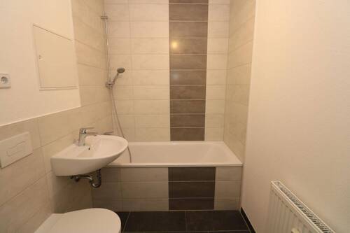 Bad mit Wanne - 3 Zimmer Etagenwohnung in Freiberg