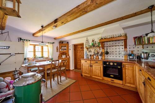 Private Küche - 2 Zimmer Bauernhaus, Landhaus zum Kaufen in Landau an der Isar