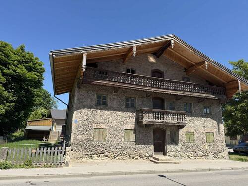 Frontansicht - 9 Zimmer Bauernhaus, Landhaus zum Kaufen in Brannenburg
